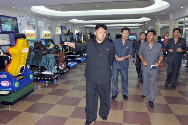 Photo de Kim Jong-un dans une salle de jeux vidéo