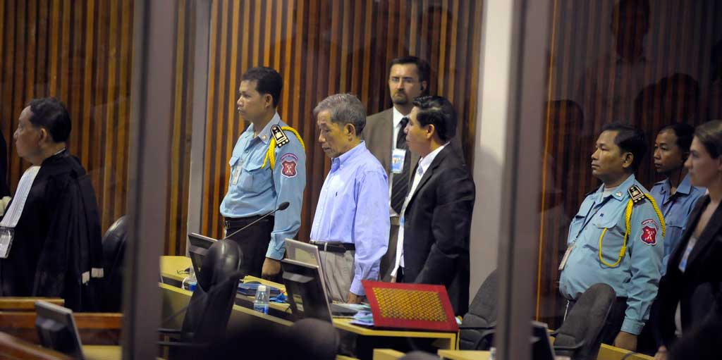Cambodge Le Tribunal Khmer Rouge Passeur Dune Histoire - 