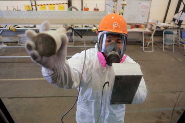 Photo d'un employé dans une centrale nucléaire au Japon