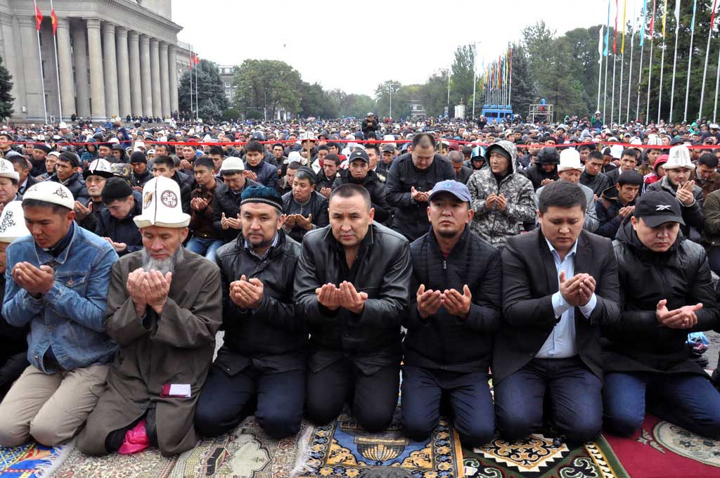 Photo de musulmans rassemblés pour la prière