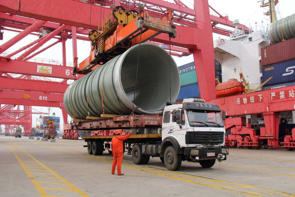 Photo d'un camion poids lourd dans un port en Chine