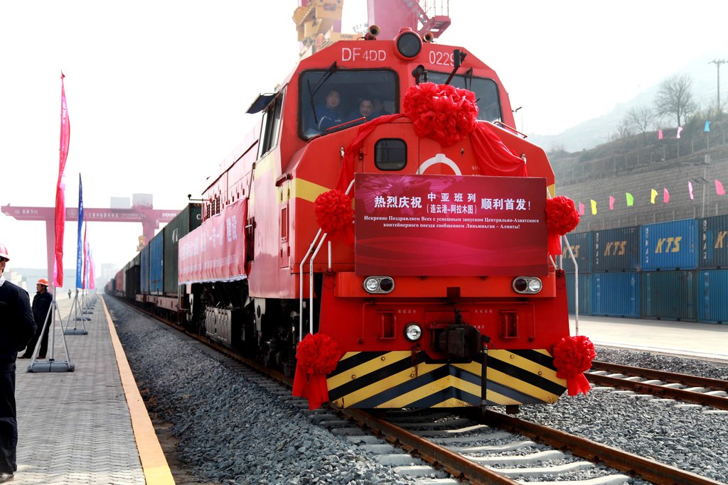Photo du premier train reliant la Chine au Kazakhstan