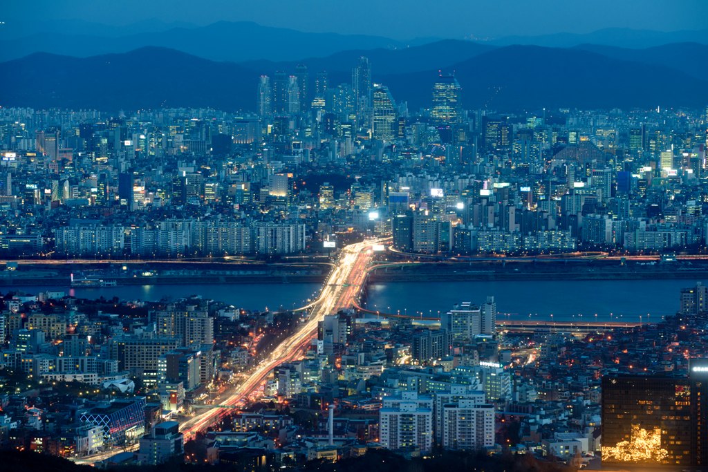 La skyline de Seoul le long de la rivière Han le 4 février 2014