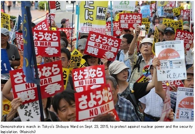 Nouvelle manifestation à Tokyo contre la réforme de la défense japonaise initiée par le Premier ministre Shinzo Abe. Copie d’écran du site The Mainichi, le 24 septembre 2015.