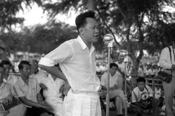 Lee Kuan Yew en plein discours lors d’un rassemblement de son parti