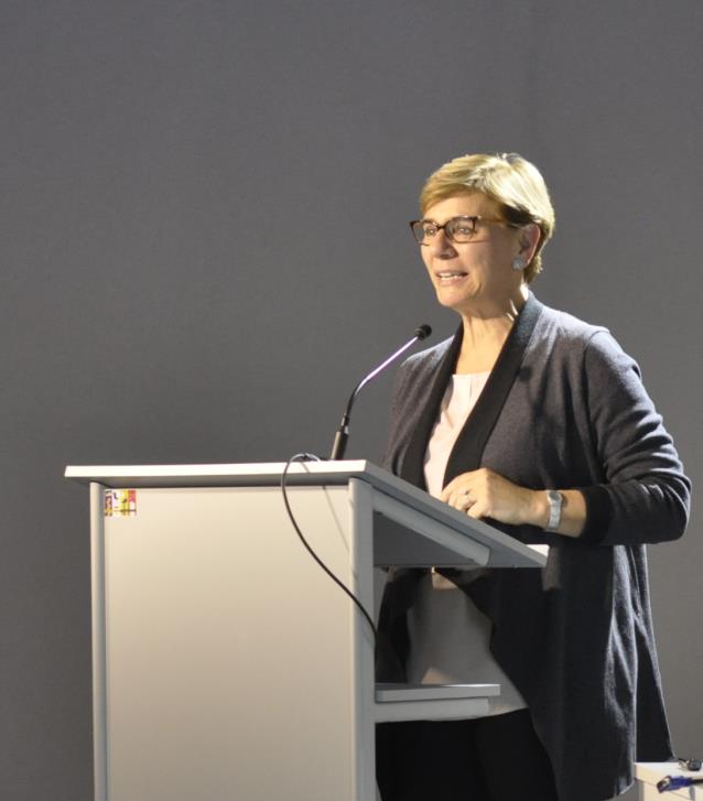 Michèle Pappalardo, coordinatrice de la plate-forme Vivapolis, à la tribune de l’événement organisé par le Forum Chine-Europe, le 1er décembre lors de la COP21 au Bourget, à Paris.