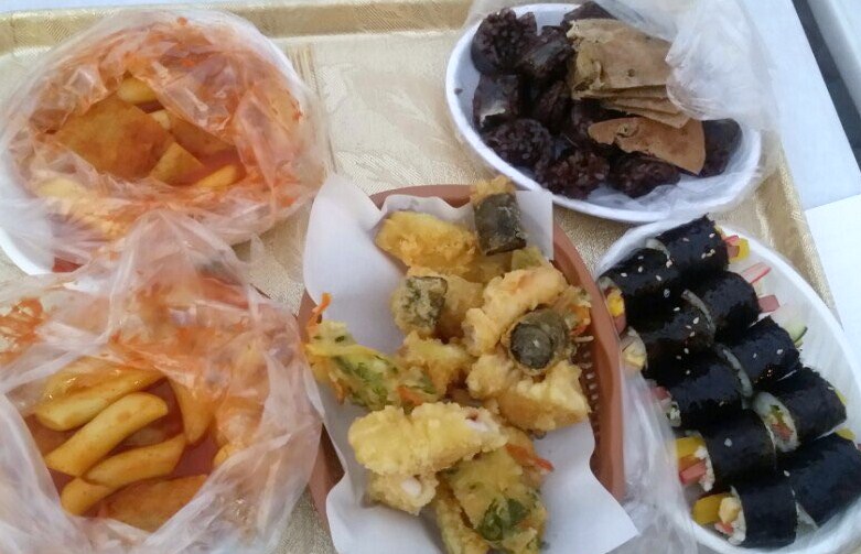 Kimbap, tteokbokki... la street-food est à l'honneur dans les pojangmacha.