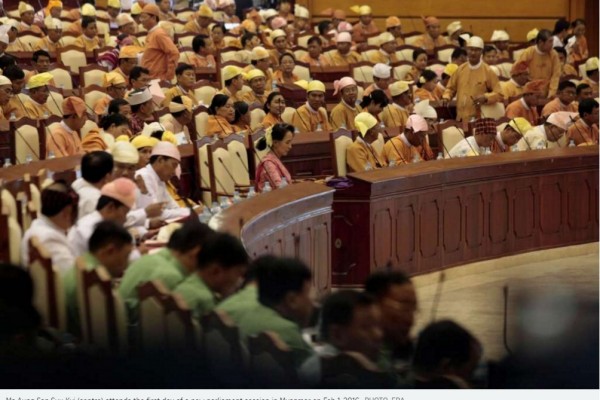 En Birmanie, le premier parlement presque entièrement élu démocratiquement a fait sa rentrée aujourd'hui.