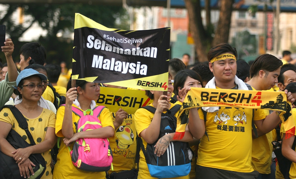 Des manifestants malaisiens lors du rassemblement géant Bersih 4.0 sur la place de l'Indépendance à Kuala Lumpur, le 29 août 2015.