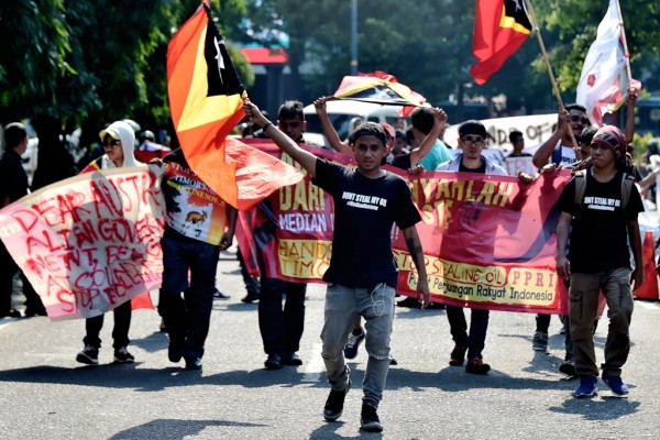 Des étudiants est-timorais vivant en Indonésie manifestent à Jakarta le 24 mars 2016 devant l'ambassade d'Australie