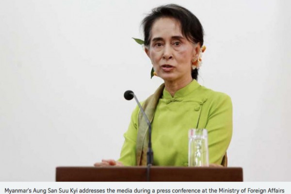 Le nouveau gouvernement envisagerait-il de décentraliser le pouvoir en Birmanie pour apaiser les tensions avec les ethnies minoritaires ? Dans une allocution télévisée, la Dame de Rangoun a évoqué l'établissement d'une "union fédérale démocratique". Copie d'écran du “Straits Times”, le 18 avril 2016.