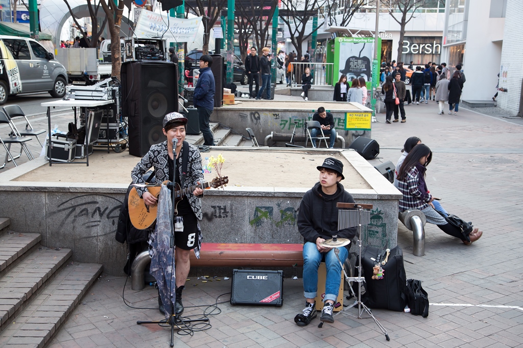 A Séoul, dans le quartier de Hongdae, repère de la scène musicale indépendante.