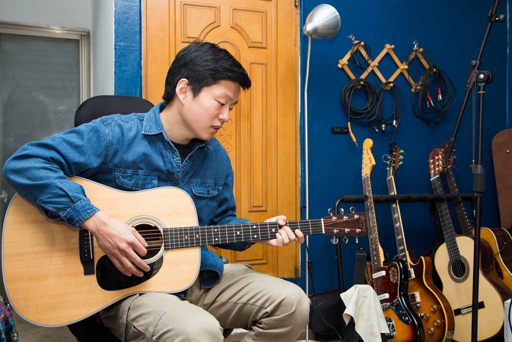 Sean Paik, chanteur-guitariste sud-coréen indépendant.