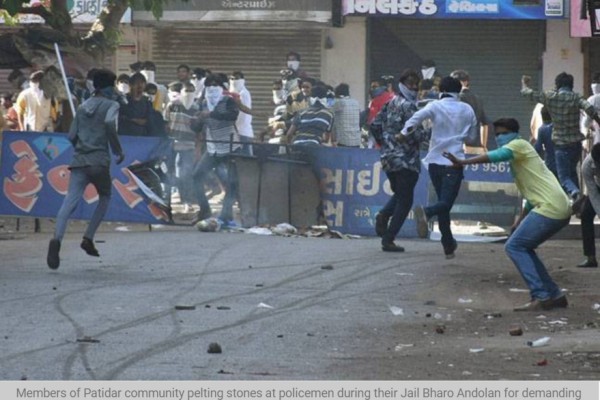 Les manifestations des Patels au Gujarat ont débordé hier dimanche. Copie d'écran de “India Today”, le 18 avril 2016.