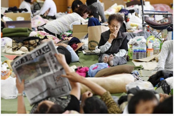 Les Etats-Unis ont proposé leur aide au Japon après les deux séismes de la semaine dernière qui ont fait 42 morts jusqu'à présent. Copie d'écran du “Japan Times”, le 18 avril 2016.