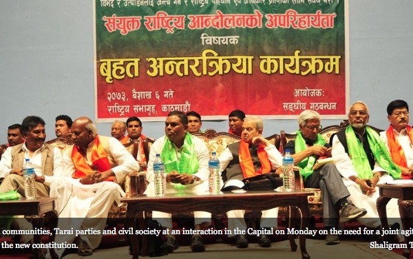 Après avoir rendue publique leur alliance tactique pour combattre la nouvelle Constitution népalaise, les partis Madhesi et Janajati ont annoncé la tenue de manifestations de grande ampleur à la fin du mois sous la bannière unifiée du Sanghiya Samabesi Gathabandhan. Copie d'écran de “The Kathmandu Post”, le 20 avril 2016.