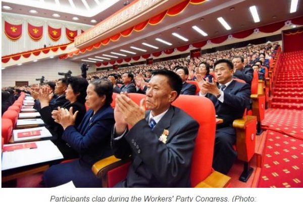Ce mardi 10 mai, le leader de la Corée du Nord a rassemblé les foules à Pyongyang pour célébrer sa consécration en tant que président . Copie d'écran du site "Channel News Asia", le 10 mai 2016.