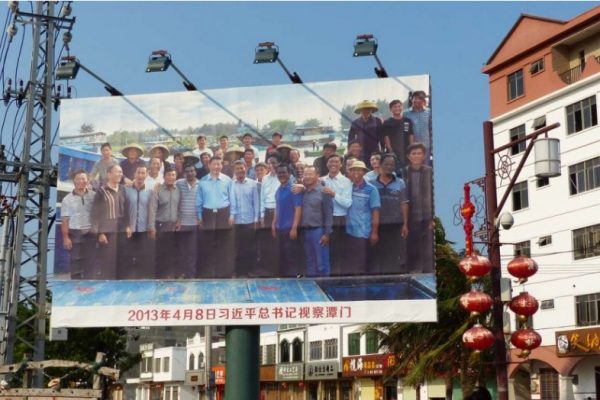 Un mois après son investiture, le président chinois Xi Jinping a rendu visite aux pêcheurs de l'île de Hainan pour souligner l'importance de la mer de Chine du Sud. Copie d'écran du site "The South China Morning Post", le 24 mai 2016.