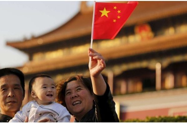 En 2015, la Chine a autorisé les couples à avoir un second enfant. Mais cette mesure ne suffira pas pour éviter une crise démographique confirme le spécialiste Yi Fuxian. Copie d'écran du “South China Morning Post”, le 4 mai 2016.