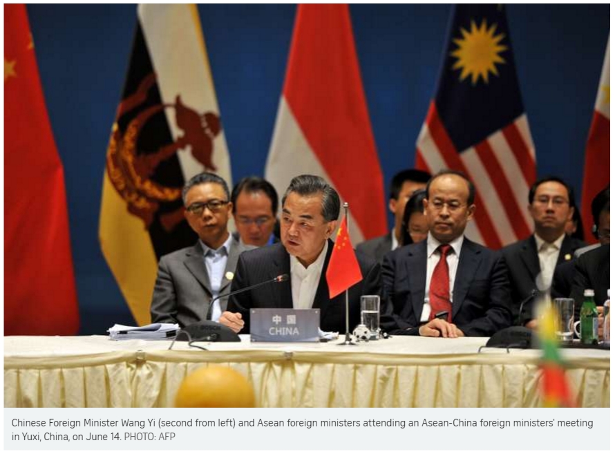 L'ASEAN persiste et signe dans le "fiasco diplomatique" qui a caractérisé sa récente rencontre avec la Chine, à Kunming. Copie d'écran du Straits Times, le 17 juin 2016.
