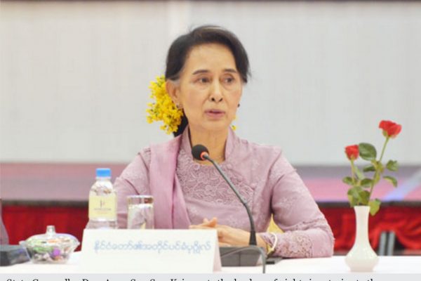 La conseillère d'Etat Aung San Suu Kyi a rencontré les représentants des huit groupes armés signataires de l'accord de cessez-le-feu le mardi 28 juin. Copie d'écran du Myanmar Times, le 29 juin 2016.