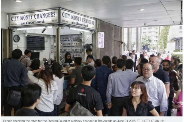 Les marchés asiatiques dégringolent à la suite des résultats du vote britannique. Copie d'écran du Straits Times, le 24 juin 2016.