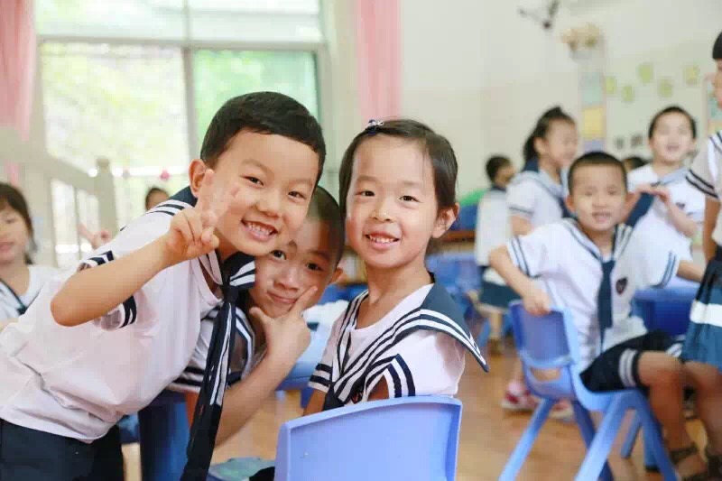 Écoliers au jardin d'enfants de l'Université des Minorités du Sud-Ouest à Chengdu en Chine.