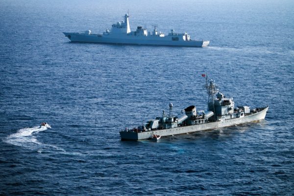 Deux navires de la flotte chinoise en mer de Chine du Sud participent à un exercice naval dans les îles Paracels.