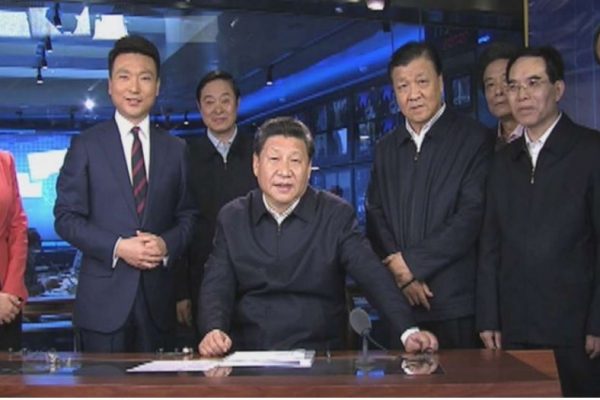 Le président Xi Jinping photographié lors d'une visite publique sur la chaine de télévision chinoise d'Etat CCTV. Copie d'écran du South China Morning Post, le 9 juin 2016.