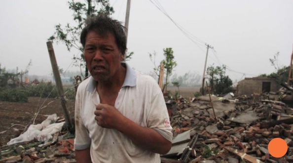 Les rafales de vent ont atteint les 125 km/h, dévastant de nombreuses habitations et faisant plus d'une centaine de victimes. Copie d'écran du South China Morning Post, le 24 juin 2016.