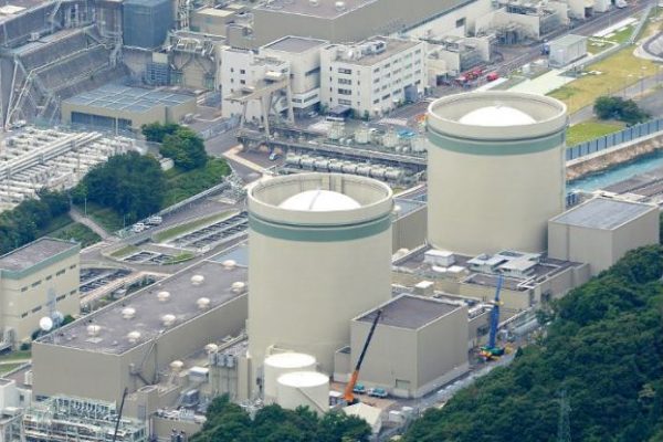 Les réacteurs 3 et 4 de la centrale de Takahama sont suspendus, mais les 1 et 2 seront peut-être redémarrés. Copie d'écran du Mainichi Shimbun, le 20 juin 2016.