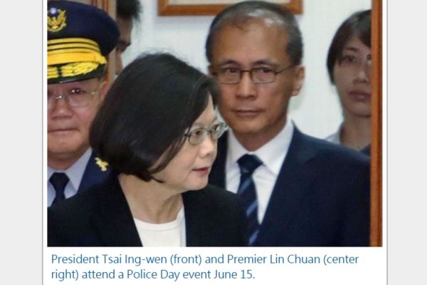 Les Taïwanais sont-ils satisfaits de leur nouvelle présidente, Tsai Ing-wen ? La presse de l'île publie deux sondages contradictoires. Copie d'écran du site Focus Taiwan, le 20 juin 2016.