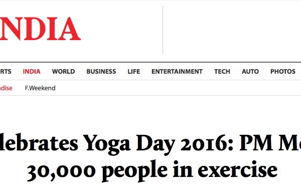 Le premier ministre a donné de sa personne lors de cette journée internationale du yoga. Copie d'écran du First Post, le 21 juin 2016.