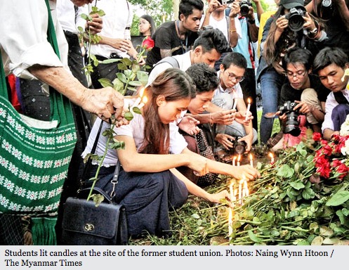 A l'occasion du 54ème anniversaire de la répression du 7 juillet, des étudiants birmans se rassemblent pour une marche commémorative et expriment leurs revendications. Copie d'écran du Myanmar Times, le 8 juillet 2016.