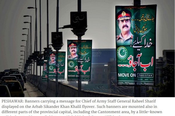 Des bannières portant un message pour le général Raheel Sharif déployées par le micro-parti "Move on Pakistan" sur le viaduc de Arbab Sikander Khan Khalil. Copie d'écran de Dawn, le 12 juillet 2016.