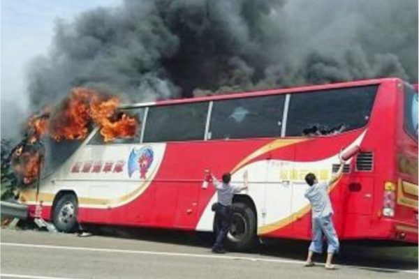 26 personnes dont 24 touristes chinois ont trouvé la mort à Taïwan hier mardi 19 juillet, suite à l'incendie du car qui les transportait à l'aéroport. Copie d'écran du Taipei Times, le 20 juillet 2016.