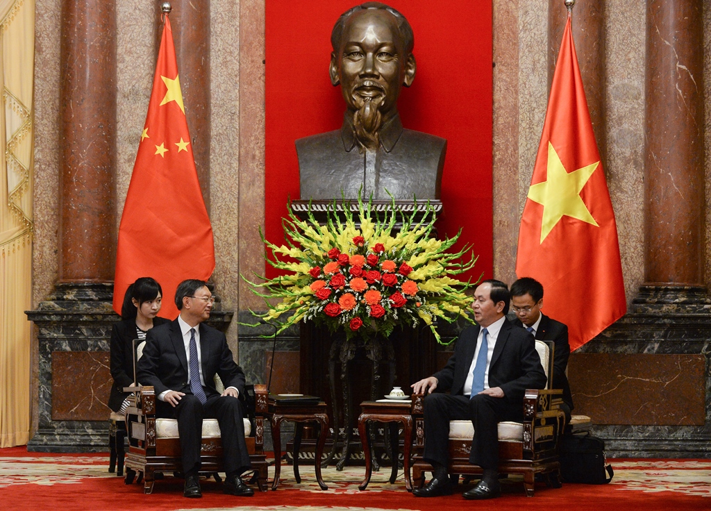 Photo du Le président vietnamien Tran Dai Quang et du conseiller d'Etat chinois Yang Jiechi