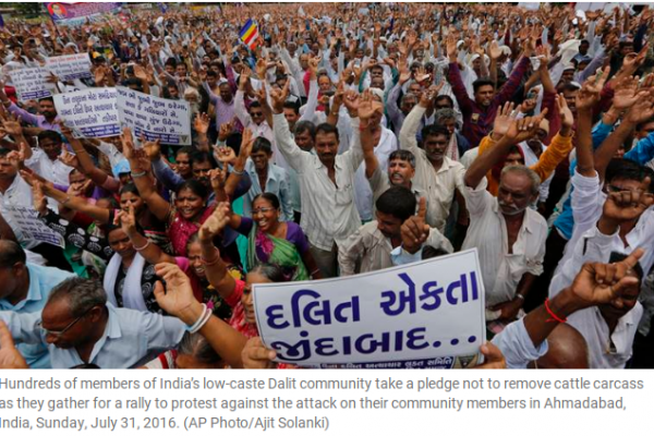 Le BJP ne sait pas comment gérer les manifestations des Dalits après la mise en ligne d'une vidéo montrant un "Intouchable" se faire flageller en public. Copie d'écran de The Indian Express, le 1er août 2016.
