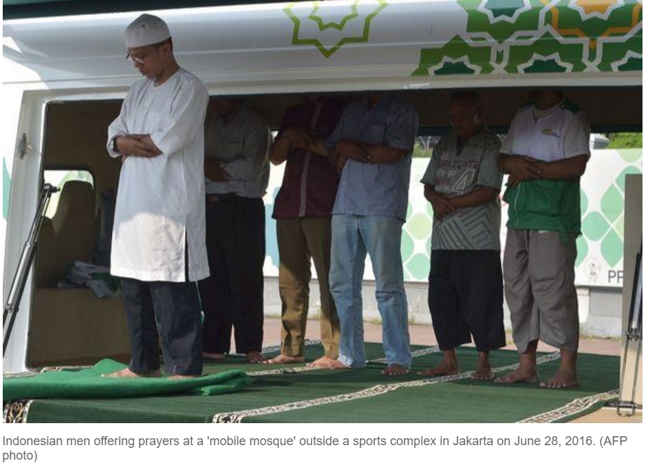 Une mosquée à roulette pour s'adapter au rythme de vie effreiné des Indonésiens. Copie d'écran du Bangkok Post, le 5 juillet 2016.