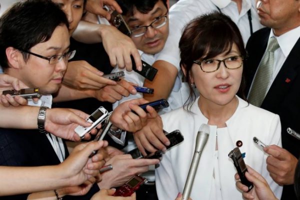 Le choix de Tomomi Inada, membre nationaliste révisionniste, pour le poste de ministre de la Défense pourrait renouveler les tensions entre le japon et ses voisins. Copie d'écran du Japan Times, le 3 août 2016.