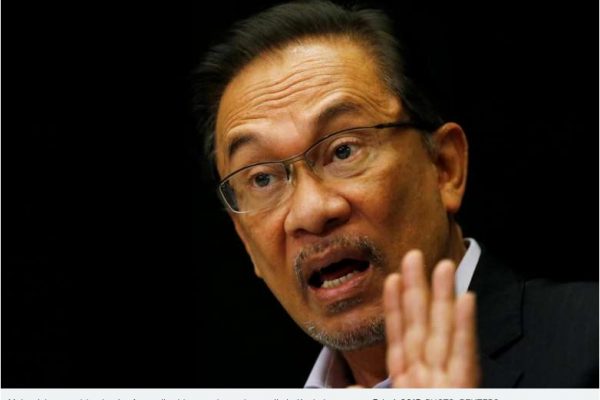 Anwar Ibrahim, le leader du parti d'opposition Parti Keadilan Rakyat, a intenté un procès afin de mettre fin à l'application des nouvelles lois du Conseil national de Sécurité qu'il juge inconstitutionelles. Copie d'écran du Straits Times, le 2 août 2016.