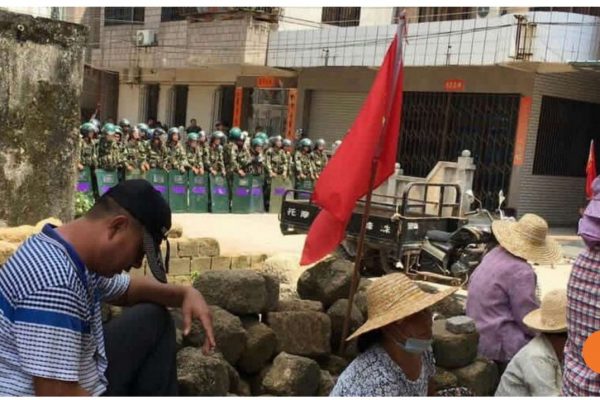 Les autorités chinoises offrent 2700 euros à quiconque pourrait offrir des indices permettant de découvrir des "forces étrangères" cachées dans le village. Copie d'écran du South China Morning Post, le 15 septembre 2016.
