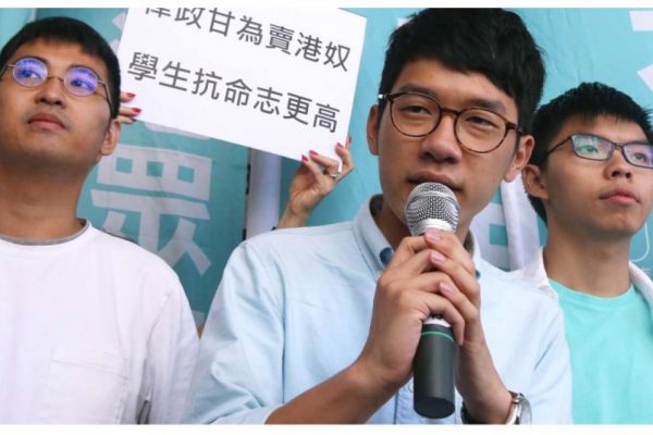 Les leaders étudiants, initiateurs de la révolution des Parapluies en septembre 2014 ont été condamnés à des travaux d'intérêt général. Copie d'écran du South China Morning Post, le 22 septembre 2016.