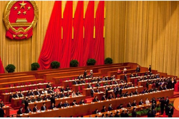 Les deux tiers des membres du Parlement provincial ont été démis de leur fonction, remettant en cause toutes les lois votées depuis 2013. Copie d'écran du South China Morning Post, le 7 octobre 2016.