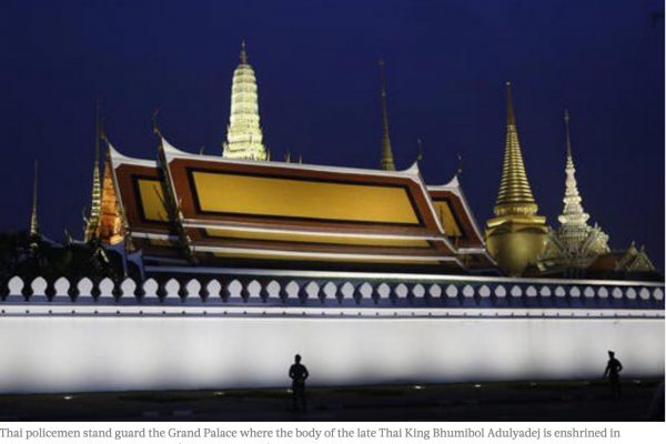 Le gouvernement thaïlandais a décidé de contrôler les publications de ses expatriés sur les réseaux sociaux, mais ne dispose d'aucun recours juridique en cas de critique la monarchie. Copie d'écran du Jakarta Post, le 19 octobre 2016.