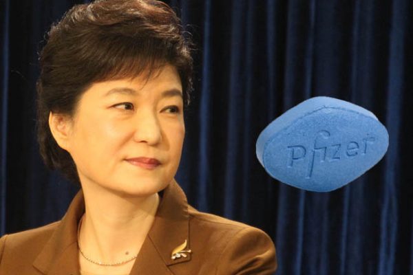 La Maison bleue aurait commandé des centaines de pilules de viagra et de son équivalent sud-coréen dans le cadre d'une visite de Park Geun-hye sur les hauts plateaux africains. Motif : les pilules bleues seraient efficaces contre le mal des montages. Copie d'écran du Korea Times, le 23 novembre 2016.