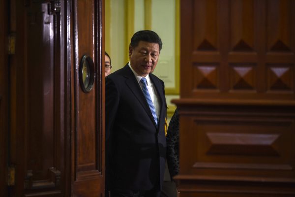 Le président chinois Xi Jinping lors de son arrivée devant le Congrès péruvien lors d'une cérémonie en marge du sommet de l'APEC le 21 novembre 2016. (Crédit : AFP PHOTO / CRIS BOURONCLE).
