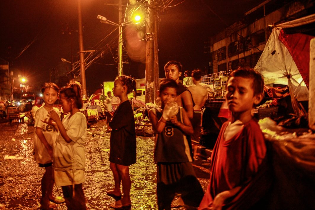 Les enfants des rues à Manille. (Crédit : Matthieu Delaunay).