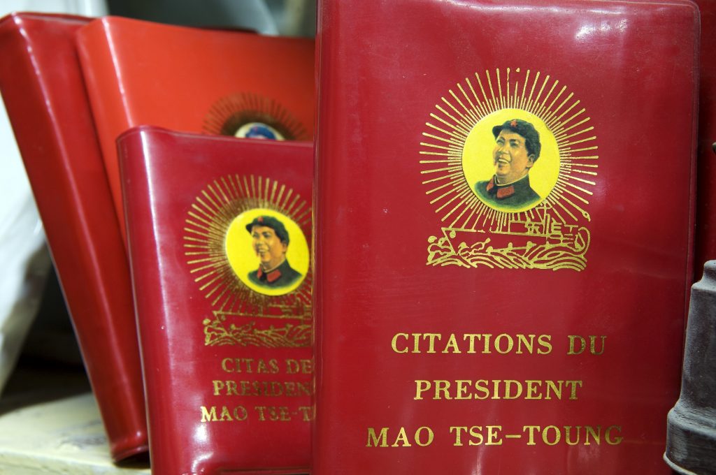 Les "Citations du Président Mao Tse-toung", plus connues en Occident sous le nom de Petit livre rouge. (Crédits : GUIZIOU Franck / hemis.fr / Hemis / via AFP)