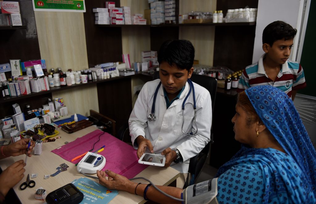Une "Mohalla clinic" ou "clinique de quartier" nouvellement ouverte et équipée de technologies de diagnostic dernière génération à New Delhi le 13 juillet 2016.